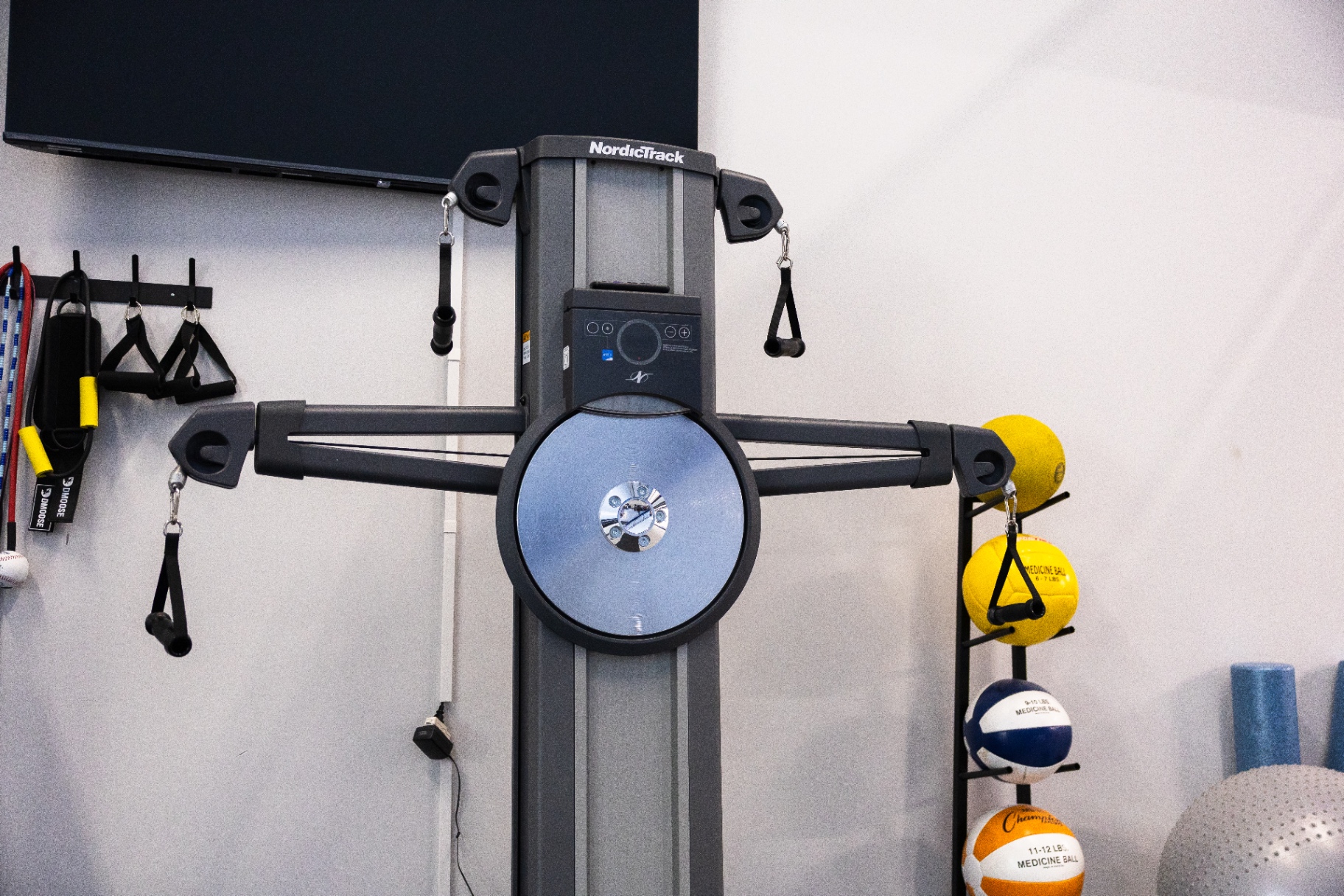 Cable machine and functional training equipment